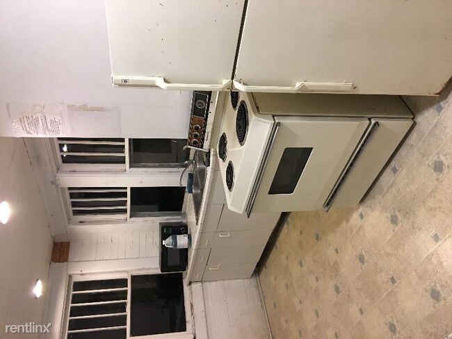 Building Photo - 1 br, 2 bath Apartment - 1102 N. Mangum