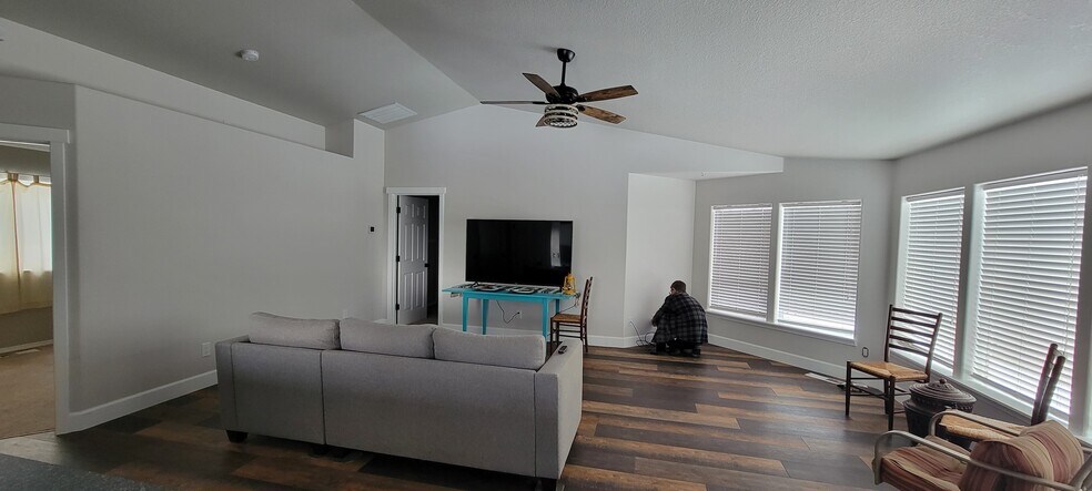Family room - 13400 SW Cinder Dr