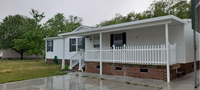 Building Photo - 304 MacDonald Blvd