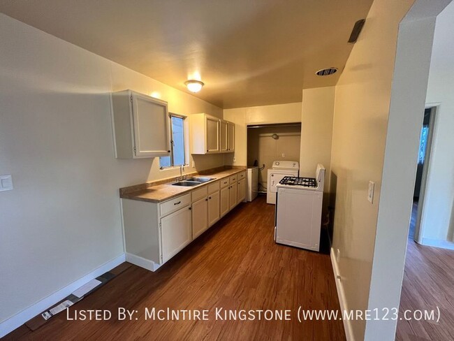 Building Photo - Come and See this Upgraded 1BR/1BA Apartme...