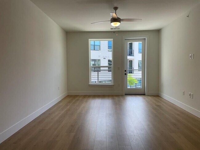 Building Photo - 1701 Simond Ave