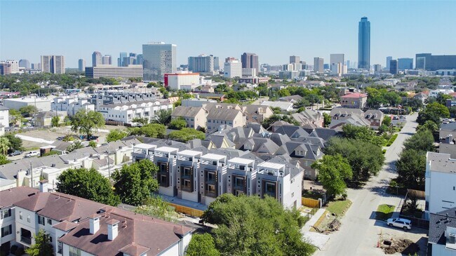 Building Photo - 5640 Dolores St