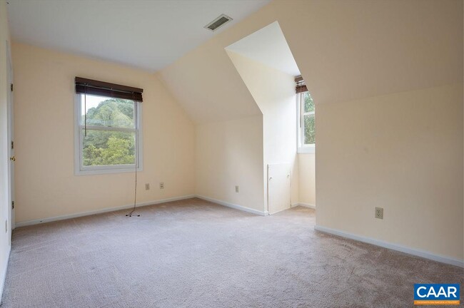 Building Photo - 540 Rocky Hollow Rd