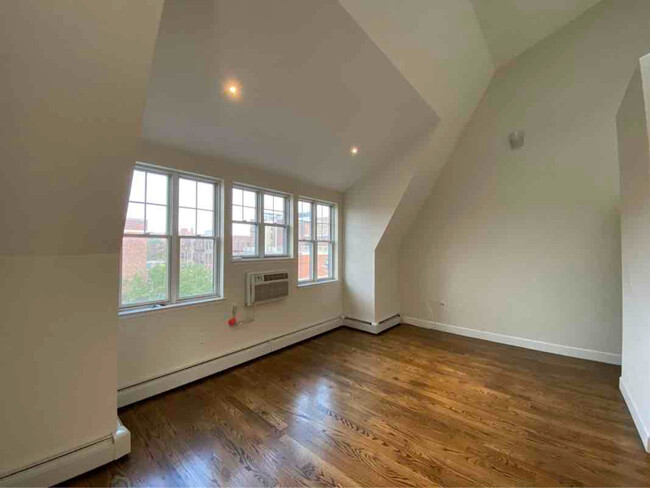 Building Photo - 458 E 29th St