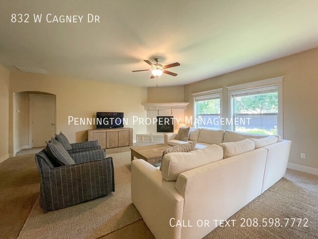 Building Photo - 832 W Cagney Dr