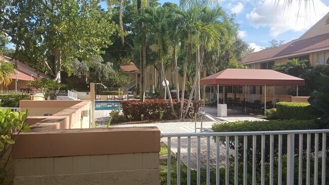 Building Photo - 917 Coral Club Dr