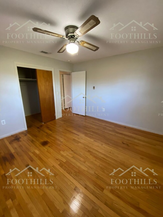 Building Photo - 3 Bedroom Single Family Home Near Downtown...