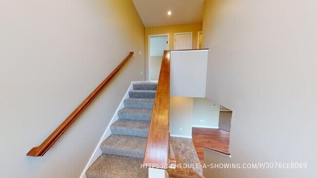 Building Photo - 1802 N Creek Cir