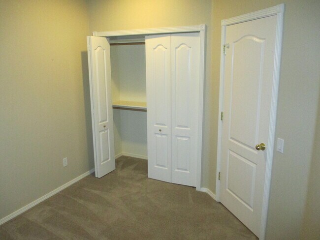 Building Photo - Three Bedroom Home in North Salem with Vaulted Ceiling and Skylight