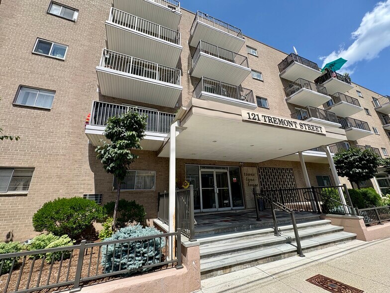 Building Photo - 121 Tremont St