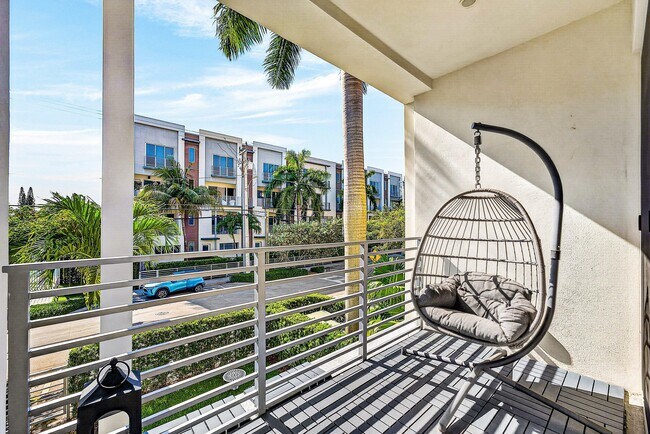 Building Photo - 1034 NE 18th Ave