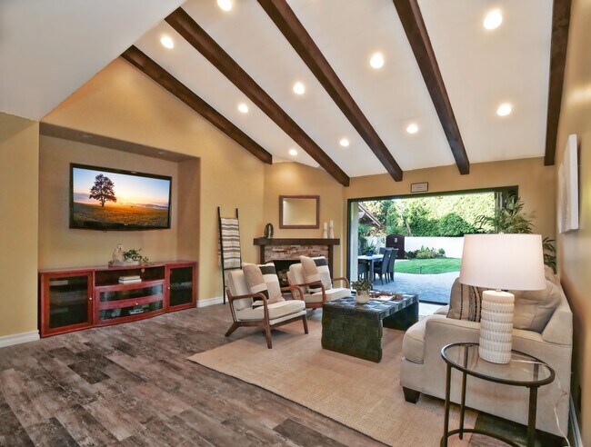 Building Photo - 30256 Avenida Selecta