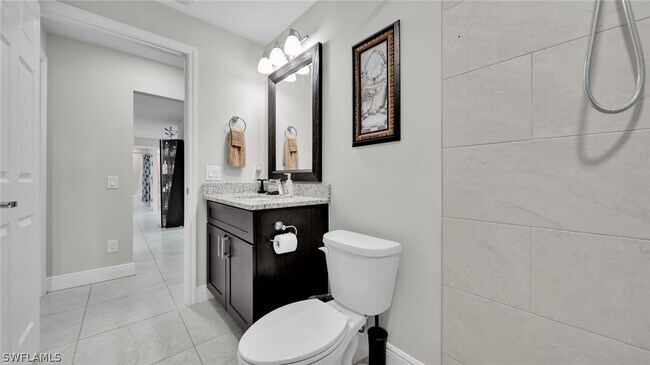 Building Photo - 569 Croydon Ave S