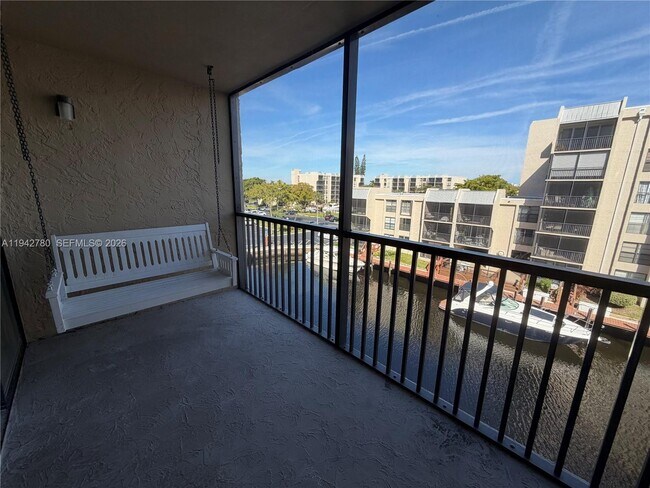 Building Photo - 12 Royal Palm Way