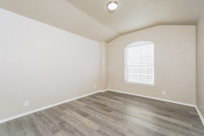 Building Photo - 110 Golden Wren