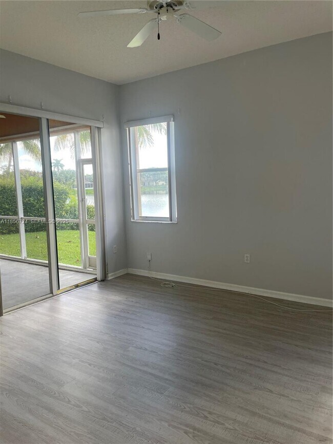 Building Photo - 575 SE 29th Dr