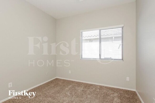 Building Photo - 4417 S 100th Ln