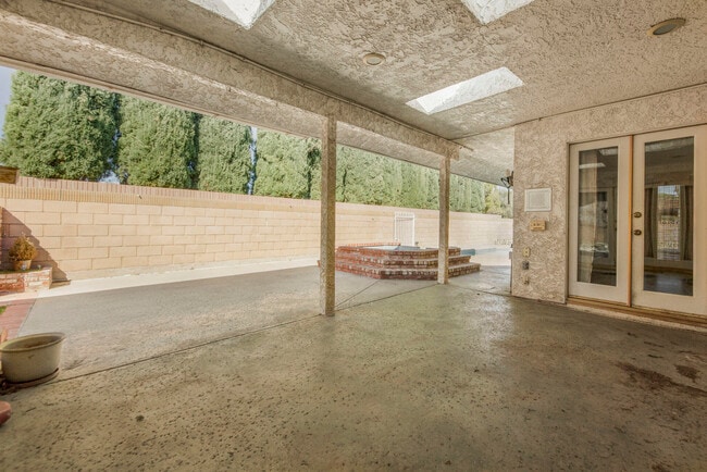 Building Photo - 2503 Brentwood Dr