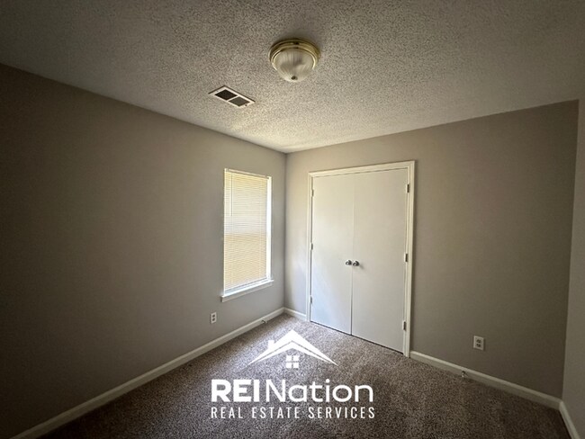 Building Photo - 3BR/2BA Memphis Rental with Vaulted Ceilings, Hardwood Floors & Large Backyard