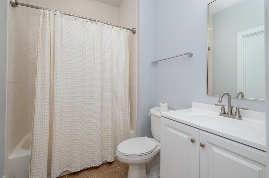2nd bath - 1600 Fulton Ave