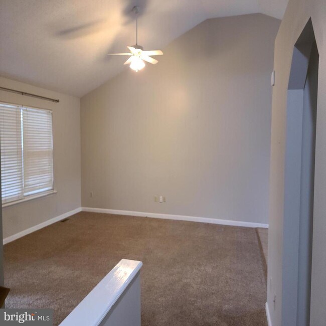 Building Photo - 135 Hill Valley Dr