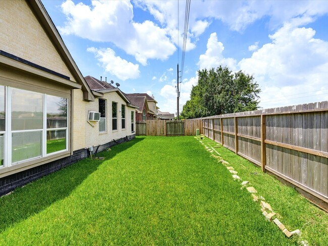 Building Photo - 1114 Jasons Bend Dr