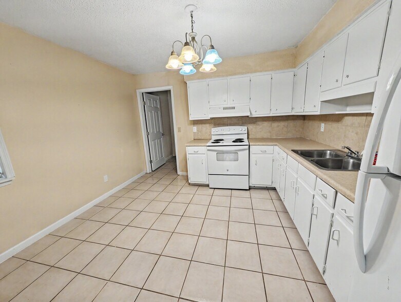 Building Photo - 1007 Winton Ave