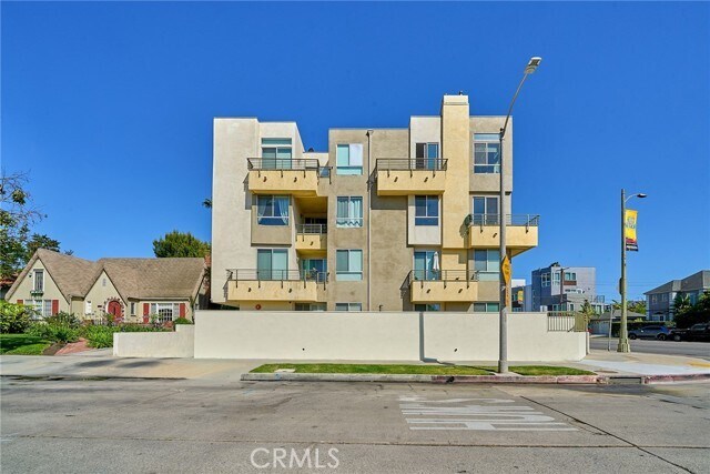 Building Photo - 5525 W Olympic Blvd