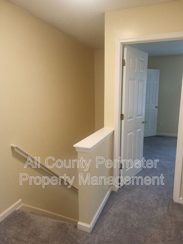 Building Photo - 8078 Woodlake Dr