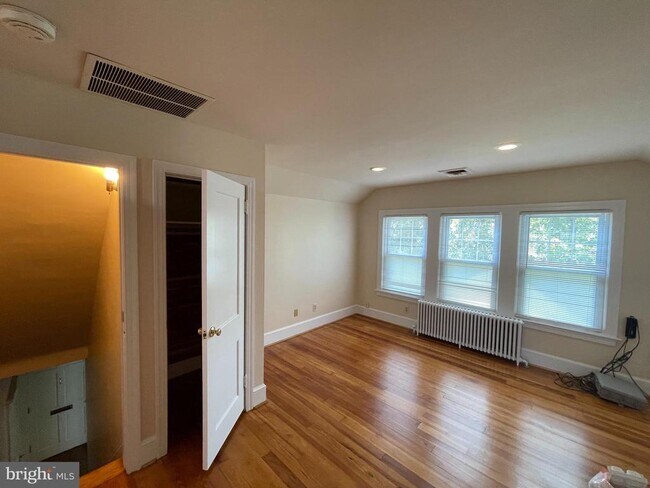Building Photo - 3017 3rd St N
