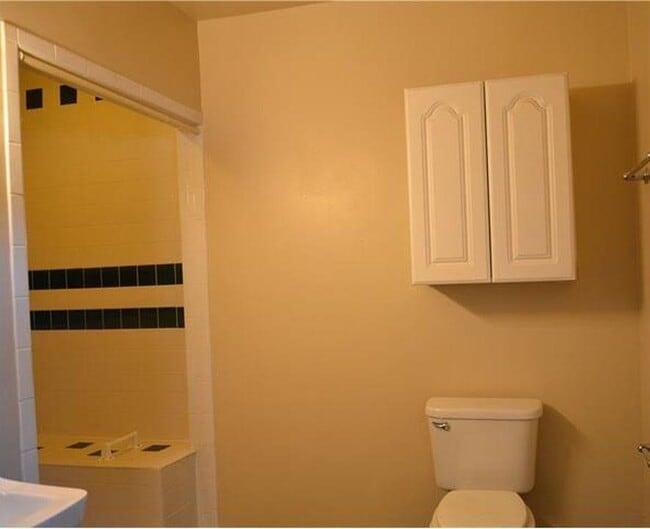 Building Photo - 609 Riverwood Dr