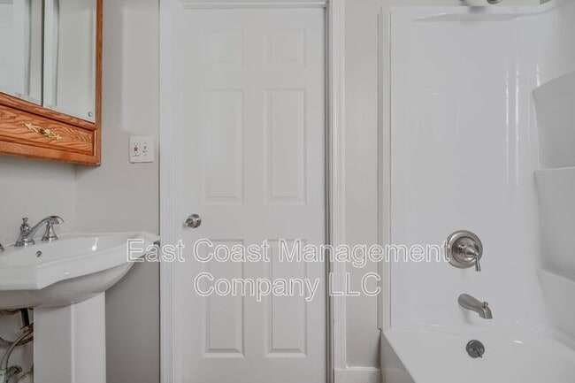 Building Photo - 717 W Lanvale St