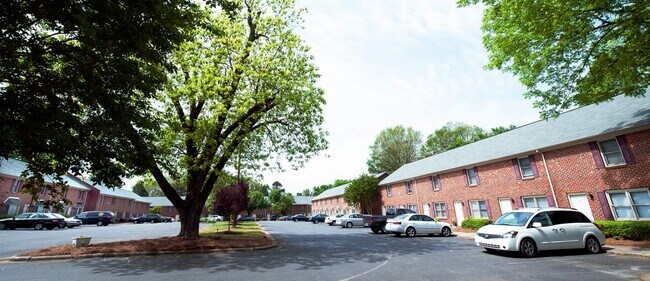 Building Photo - Courtyard Townhomes