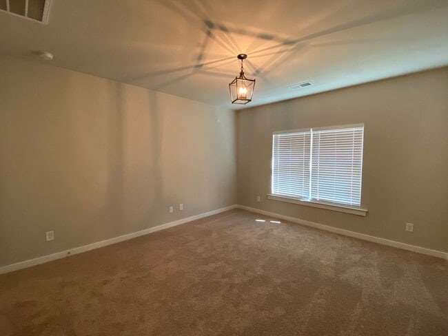 Building Photo - Home for Rent in Jemison, AL...  Available...