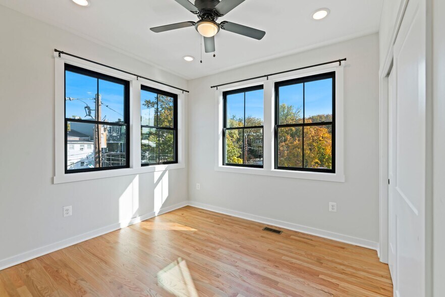 Building Photo - 423 Quincy St NW