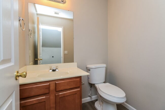 Building Photo - 8723 E Fox St