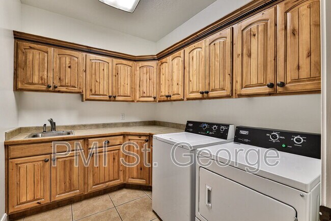 Building Photo - 2478 E Springs Dr