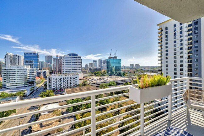 Building Photo - 315 NE 3rd Ave