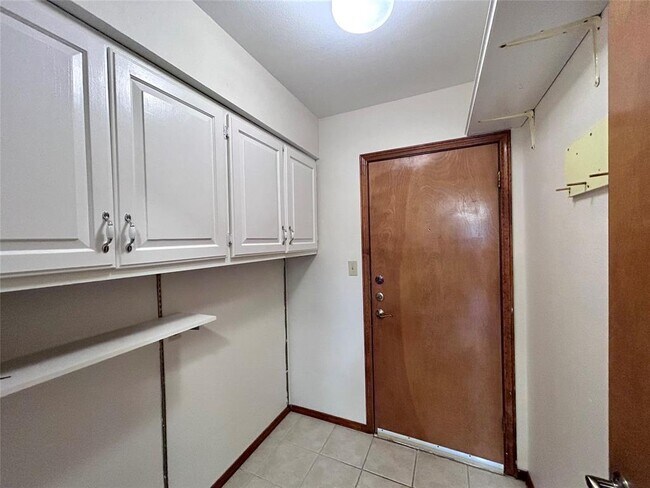 Building Photo - 57 Woodcreek Dr