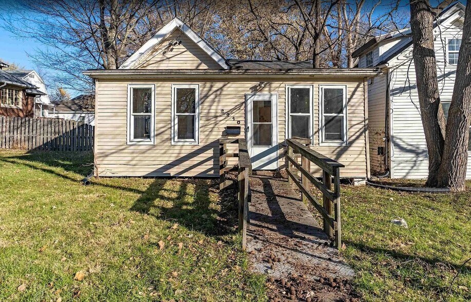 Building Photo - 2410 N Ellis St