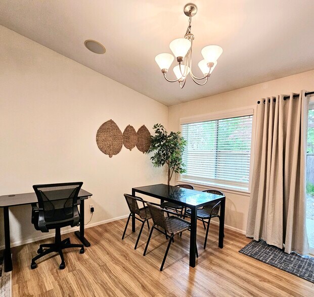 Building Photo - 5631 Acclamation St E