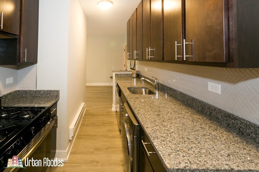 Building Photo - 703 W Brompton Ave