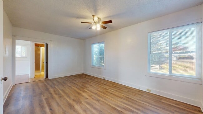 Building Photo - 2560 Fowler Ave