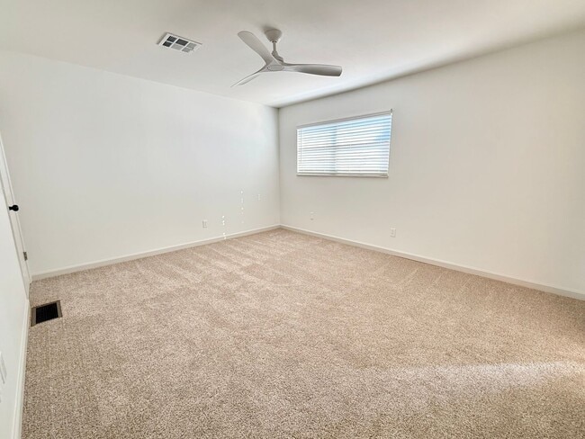 Building Photo - Quiet & Cute! Remodeled 1 Bed, 1 Bath Near...