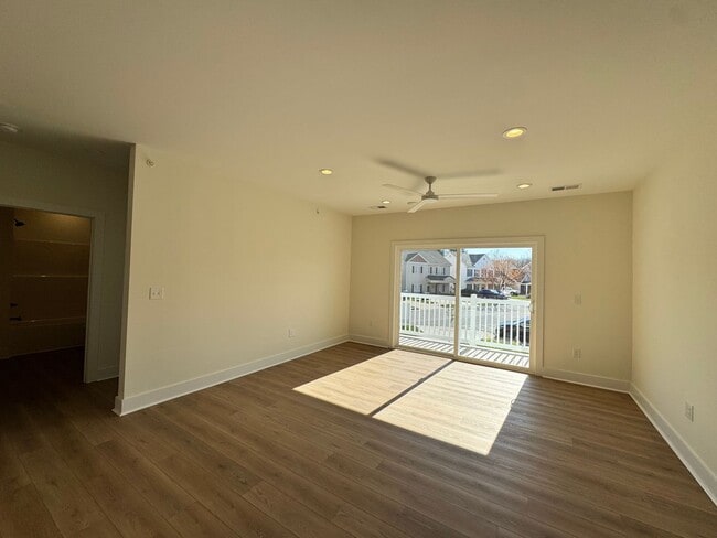 Building Photo - THE CROWN AT CORNESTONE