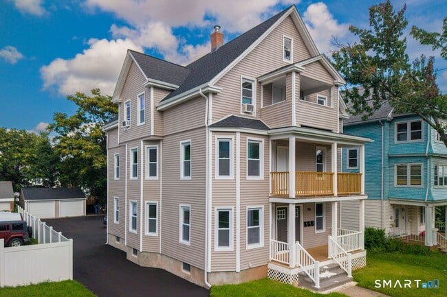 Building Photo - 396 Chestnut St