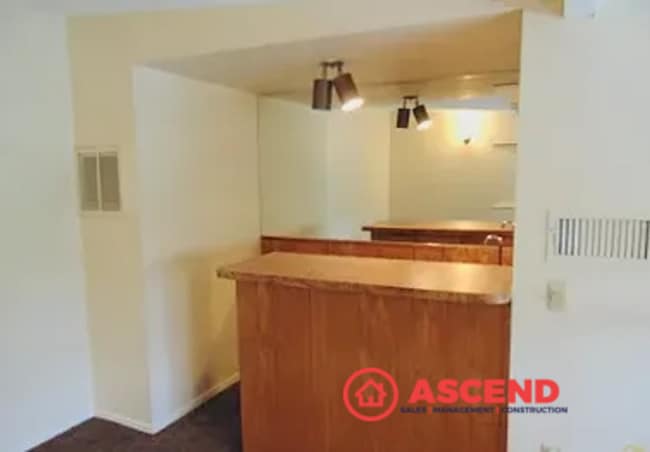 Building Photo - Cute 2 Bedroom Off Stockdale Hwy and Calif...