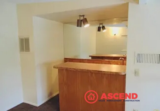 Building Photo - Cute 2 Bedroom Off Stockdale Hwy and California Ave!