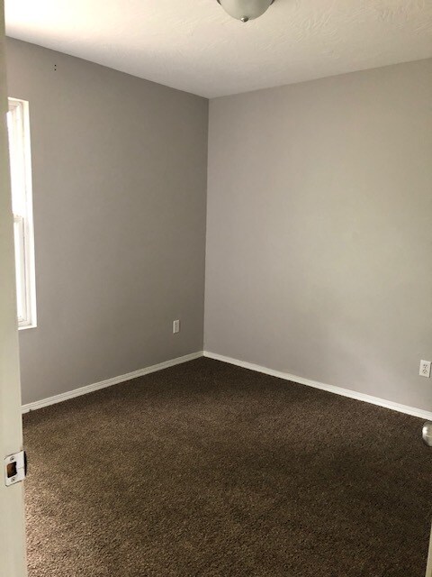 Building Photo - 850 W Hickory Nut Ct