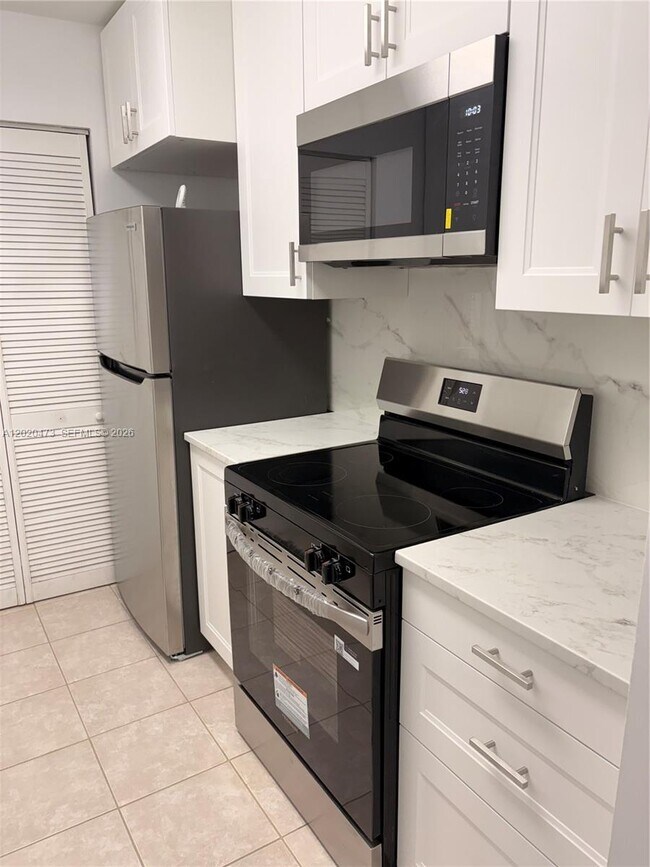 Building Photo - 8753 NW 39th St